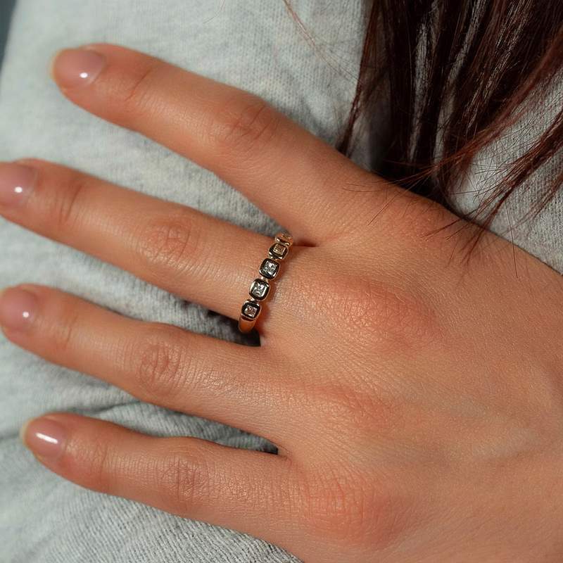 Bague plaqué or jaune zirconias - vue porté 1