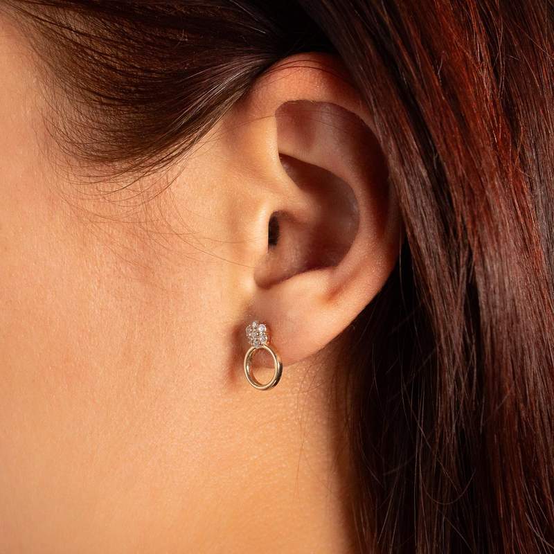 Boucles d'oreilles plaqué or jaune et zirconias - vue porté 1