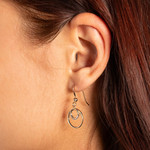 Boucles d'oreilles plaqué or jaune et zirconias - vue porté 1