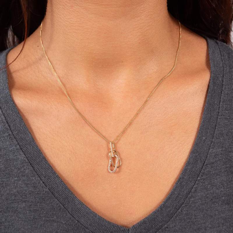 Pendentif plaqué or jaune et zirconias - vue porté 1