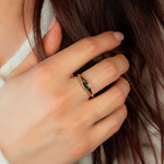 Chevalière plaqué or jaune et zirconias - vue porté 1