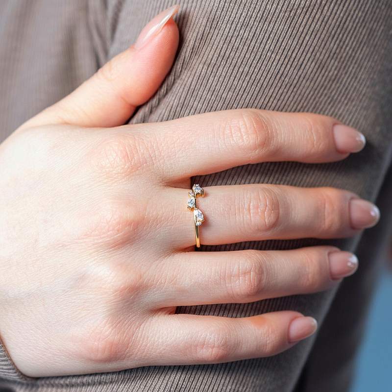 Bague plaqué or jaune et zirconias - vue porté 1