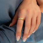 Bague plaqué or jaune et ziconias - vue porté 1