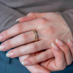 Bague plaqué or jaune et ziconias - vue porté 1