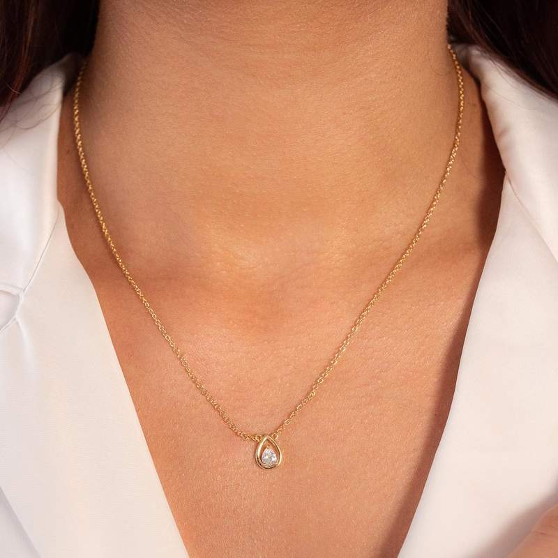 Collier plaqué or jaune et zirconias 45cm - vue porté 1