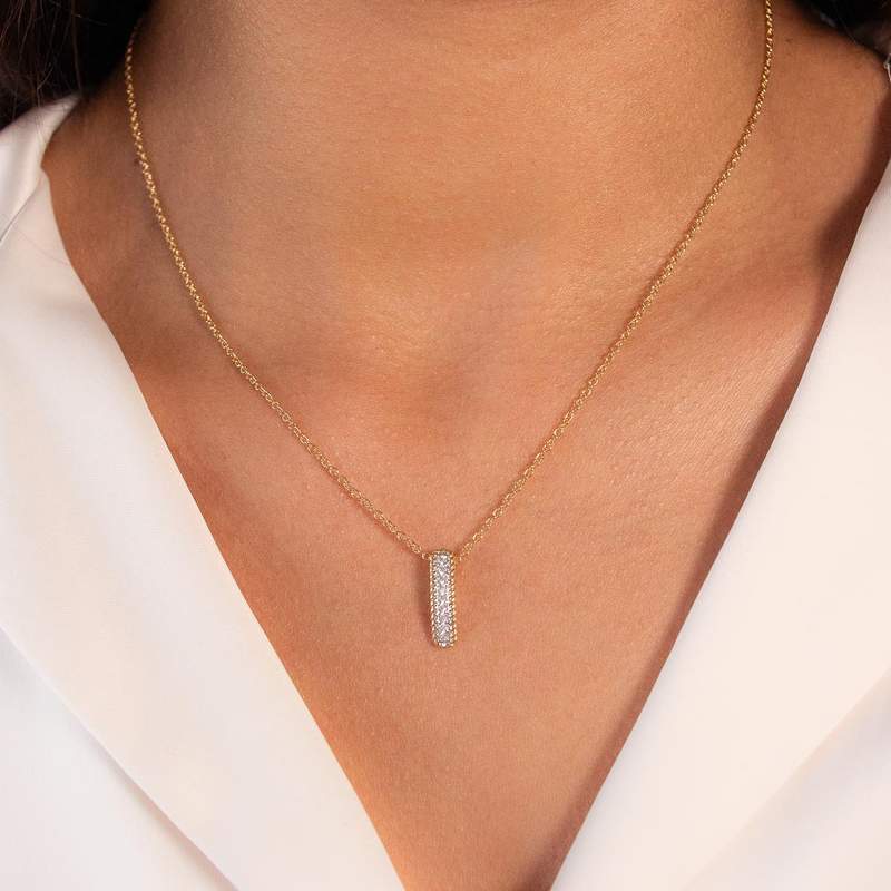 Collier plaqué or jaune et zirconias 45cm - vue porté 1