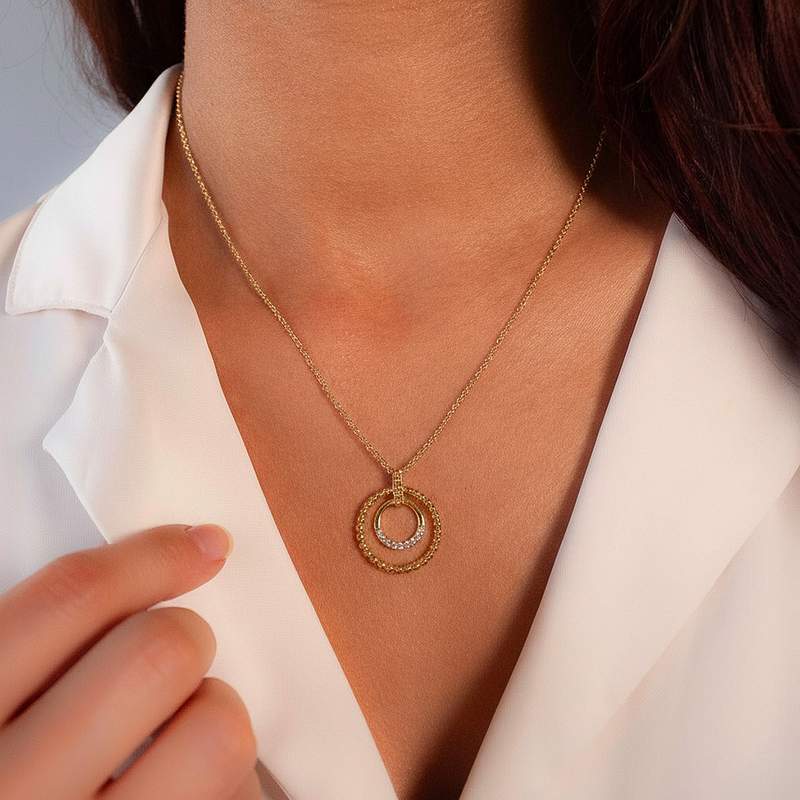 Collier plaqué or jaune et zirconias 45cm - vue porté 1