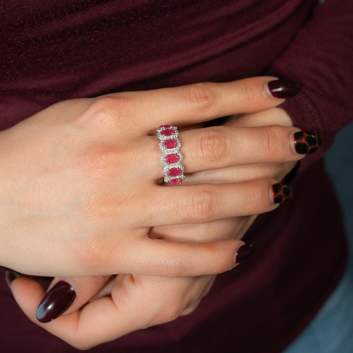 Bague argent 925 pierres synthétiques rouges et zirconias - vue porté 1