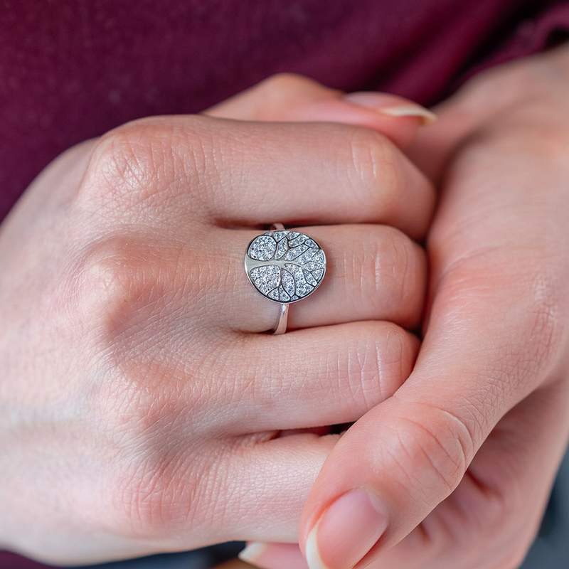 925 zilveren ring met levensboom en zirkonia's - gedragen 1