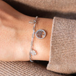 Bracelet argent 925 et zirconias motifs arbre de vie, coeur et trèfle 19cm - vue porté 1