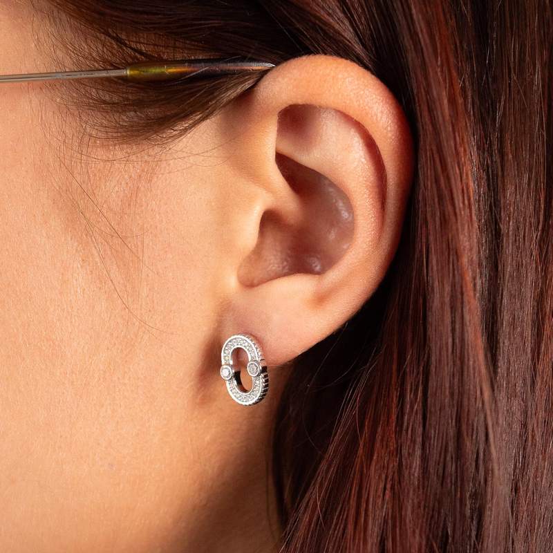 Boucles d'oreilles argent 925 et zirconias - vue porté 1