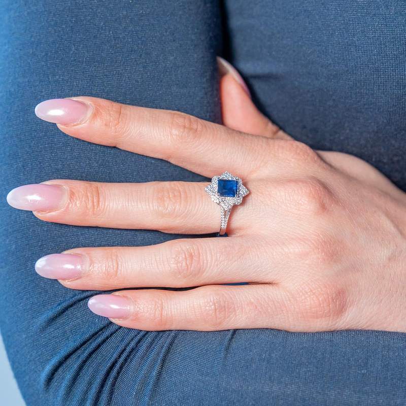 Bague argent 925 pierre synthétique bleue et zirconias - vue porté 1