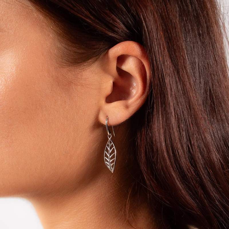 Boucles d'oreilles argent 925 motif feuille - vue porté 1