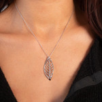 Collier argent 925 motif feuille 45cm - vue porté 1