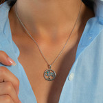 Collier argent 925 et zirconias motif arbre de vie 45cm - vue porté 1