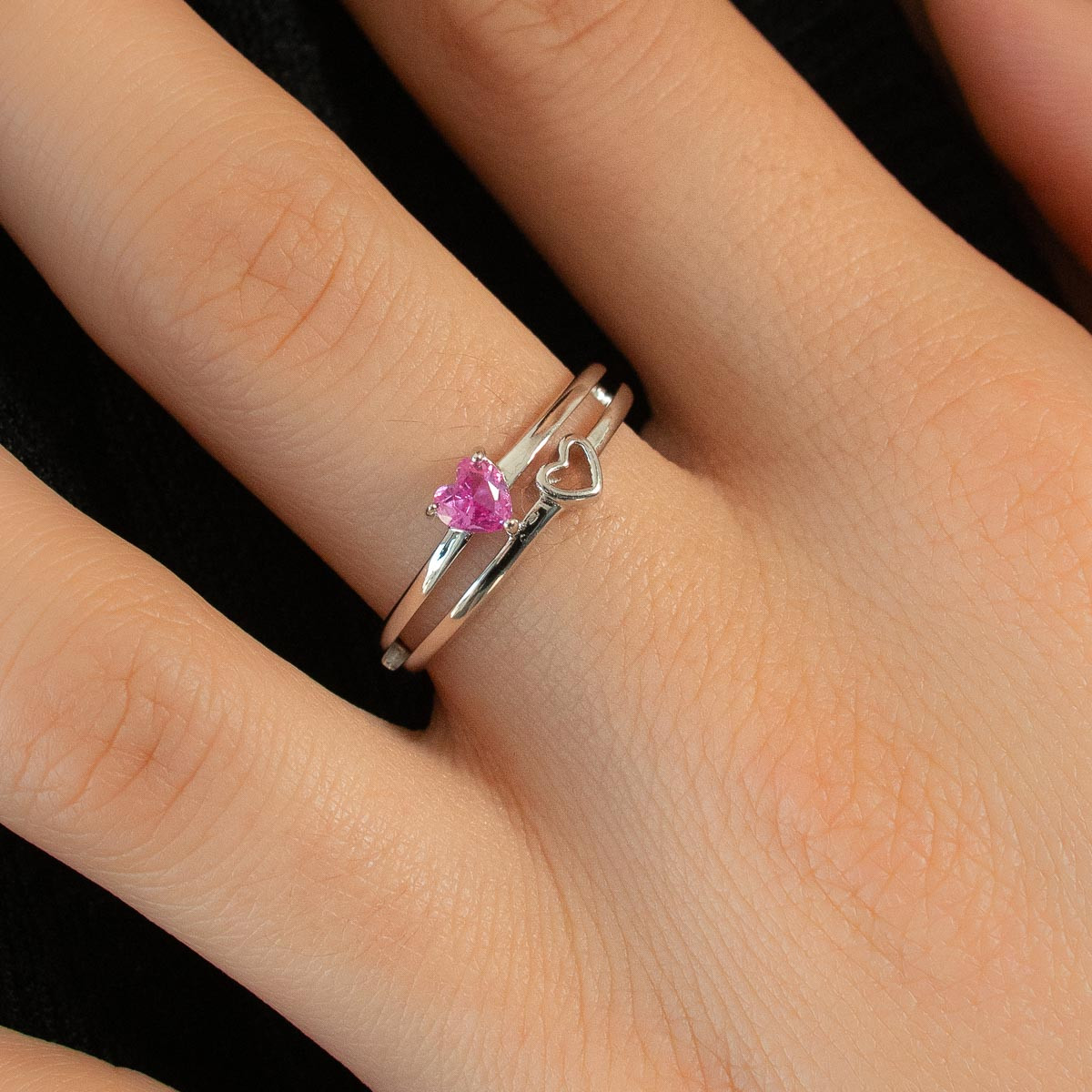 Bague argent 925 motif coeur pierres synthétiques rouge - vue porté 1