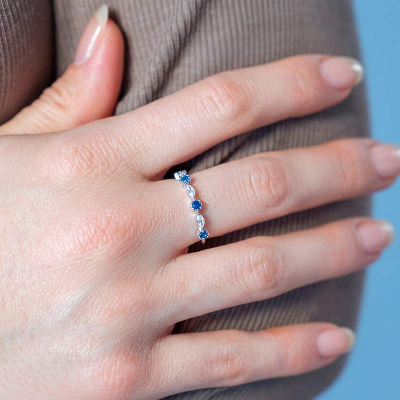Bague argent 925 zirconias et pierres imitation bleues - vue porté 1