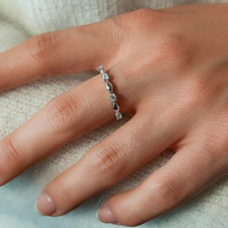 Bague argent 925 et zirconias - vue porté 1