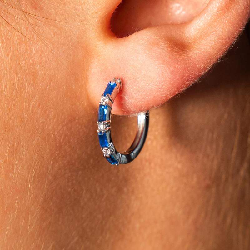 Créoles argent 925 pierres imitation bleues et zirconias 16mm - vue porté 2