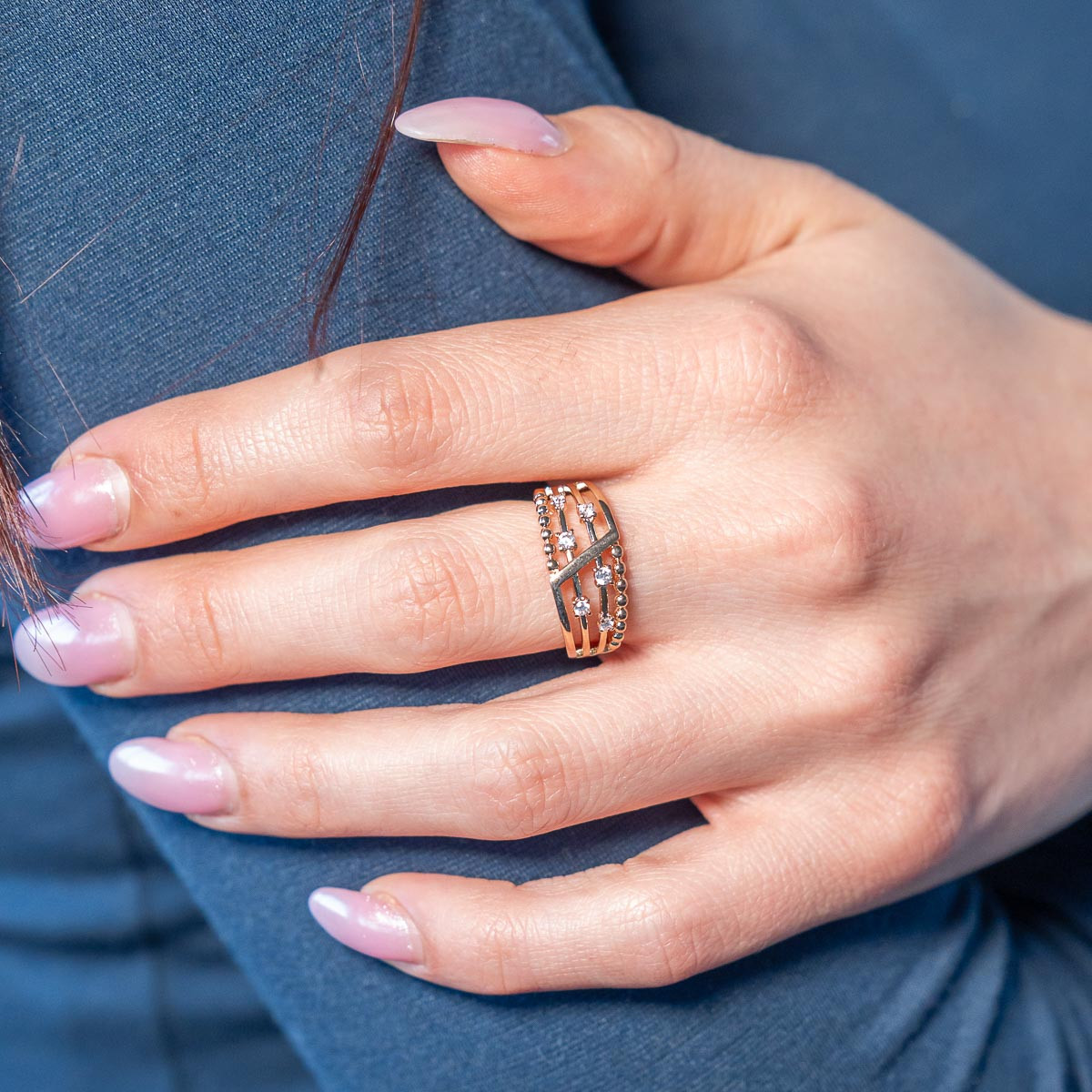 Bague plaqué or jaune et zirconias - vue porté 1