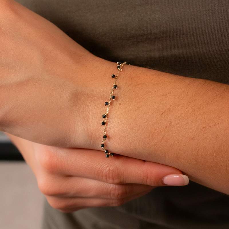 Bracelet or 375 jaune pierres synthétiques noires 19cm - vue porté 1