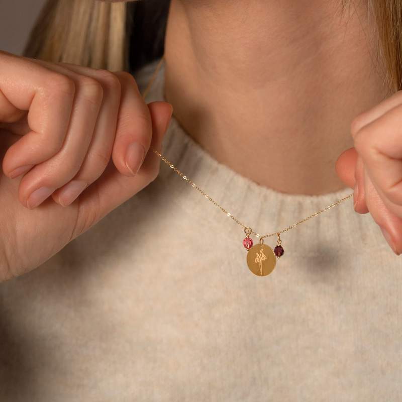 Collier or 375 jaune pierres synthétiques violettes 45cm - vue porté 1