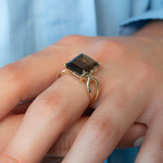 Bague or 375 jaune quartz fumés - vue porté 1