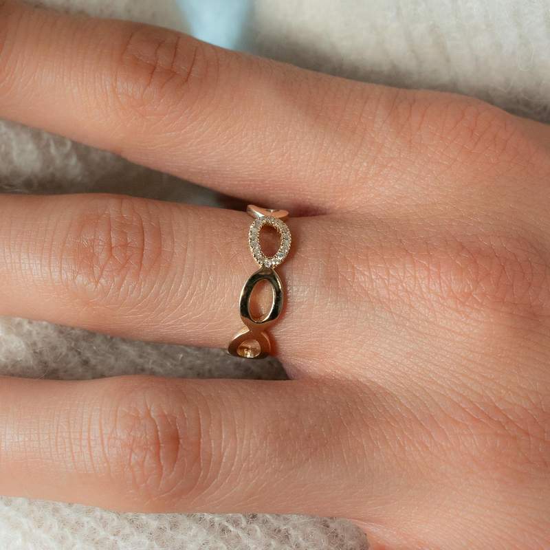 Gold ring 375 yellow diamonds - view worn 1