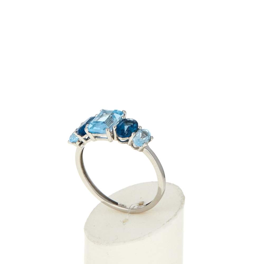 Bague or 750 blanc topazes traitées sky blue et london blue - vue 3