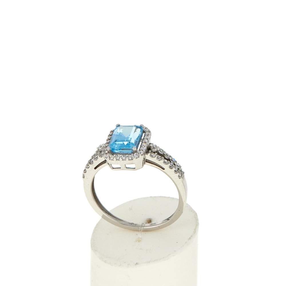 Bague or 750 blanc topaze traitée sky blue et zirconias - vue 2