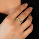 Bague or 750 jaune émeraudes et diamants - vue porté 1