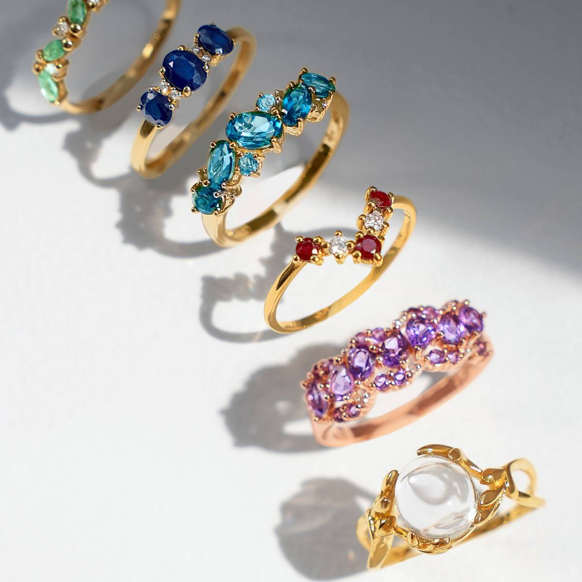 Bague or 750 jaune rubis et diamants - vue D1