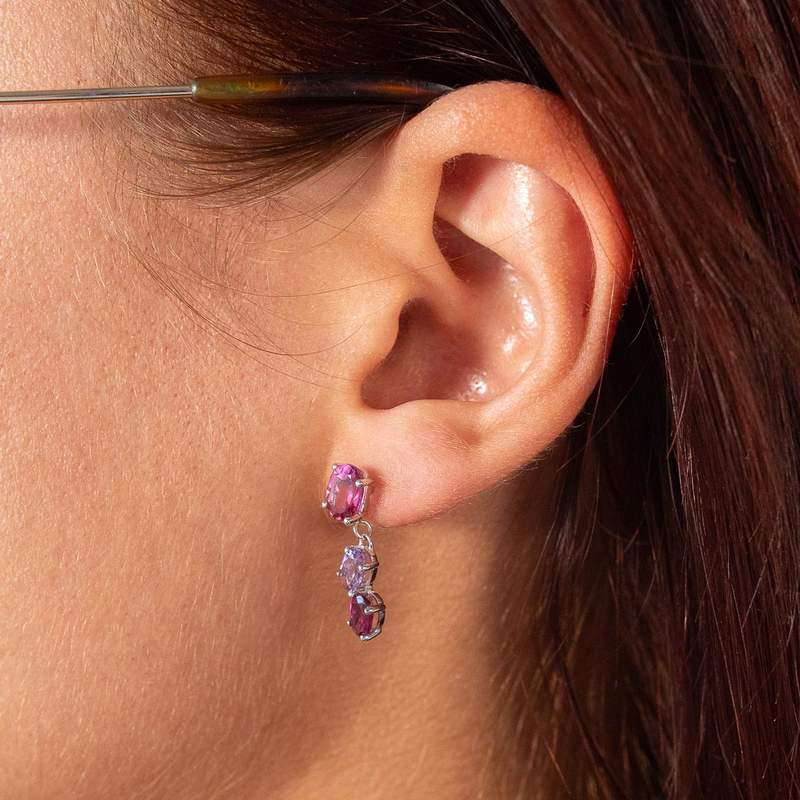 Boucles d'oreilles or 750 blanc grenat rhodolites topazes traitées et améthystes - vue porté 1