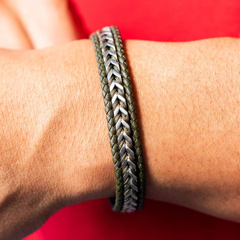 Bracelet cuir vert et acier 21cm - vue porté 1