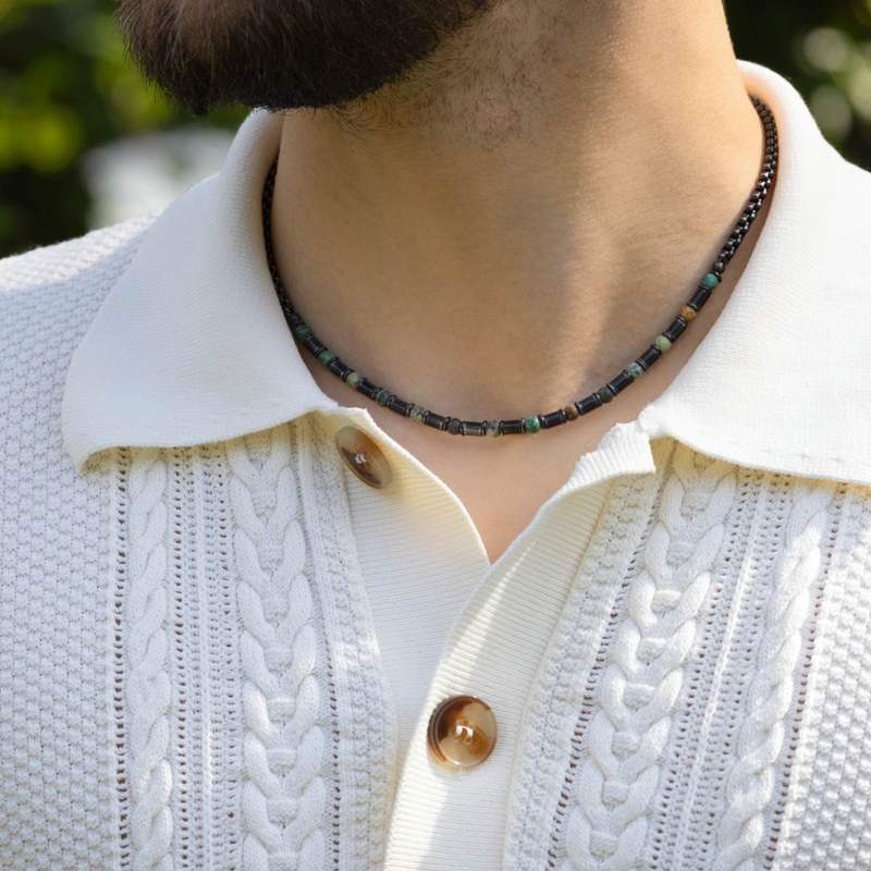 Collier acier vieilli tourquoises vertes 50cm - vue porté 2