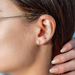 Boucles d'oreilles argent 925 motif ourson et zirconias - vue porté 1