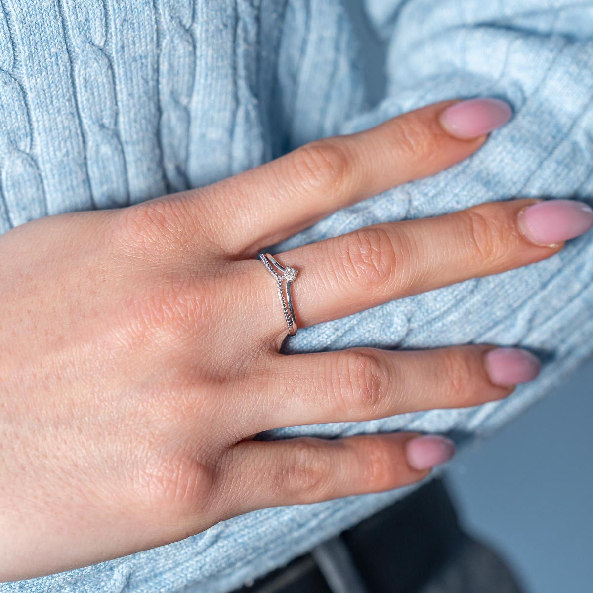 Bague or 750 blanc diamants - vue porté 1