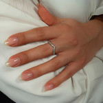 Bague or 750 blanc diamants - vue porté 1