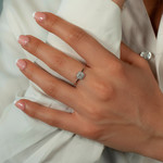 Bague or 750 blanc diamants - vue porté 1