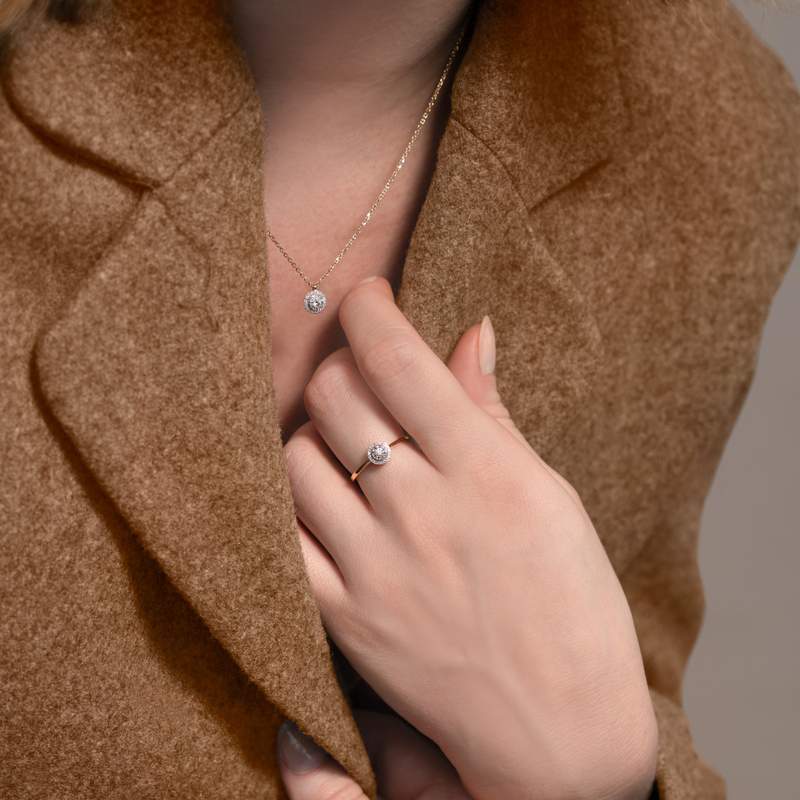 Bague or 750 jaune diamants - vue porté 2