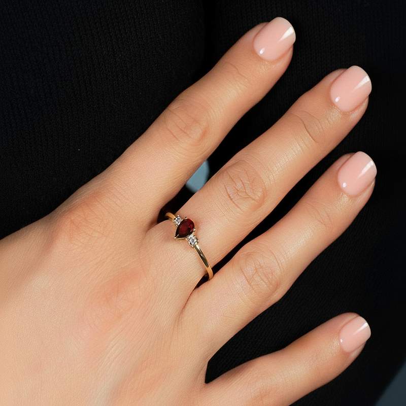 Ring gold 750 yellow garnet and diamonds - view worn 1