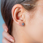 Boucles d'oreilles or 750 blanc diamants - vue porté 1