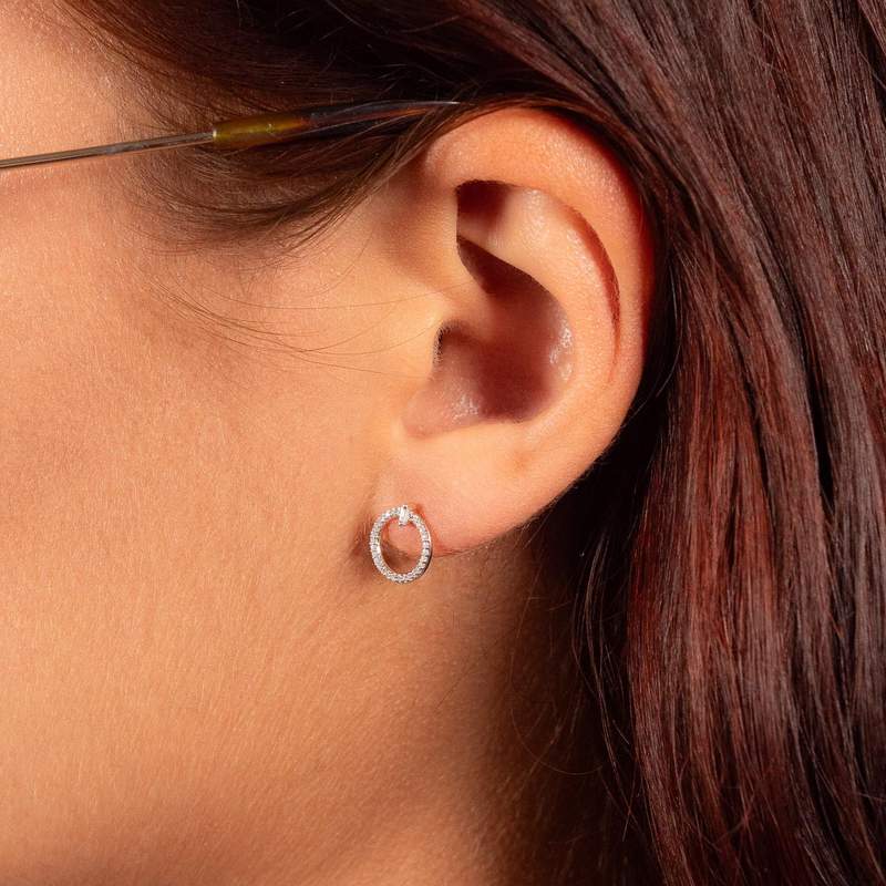 Boucles d'oreilles or 750 2 tons diamants - vue porté 1