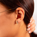 Boucles d'oreilles or 750 2 tons diamants - vue porté 1