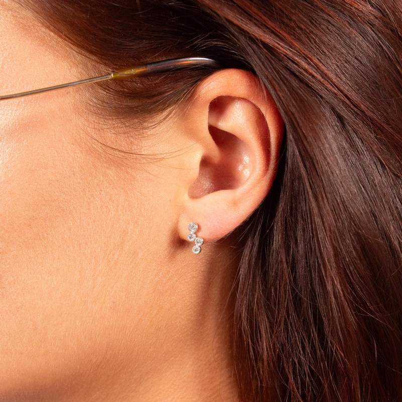 Boucles d'oreilles or 750 blanc diamants - vue porté 1