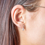 Boucles d'oreilles or 750 2 tons diamants - vue porté 1