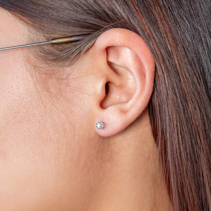 Boucles d'oreilles or 750 blanc diamants - vue porté 1