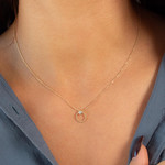 Collier or 750 2 tons diamants 42cm - vue porté 1