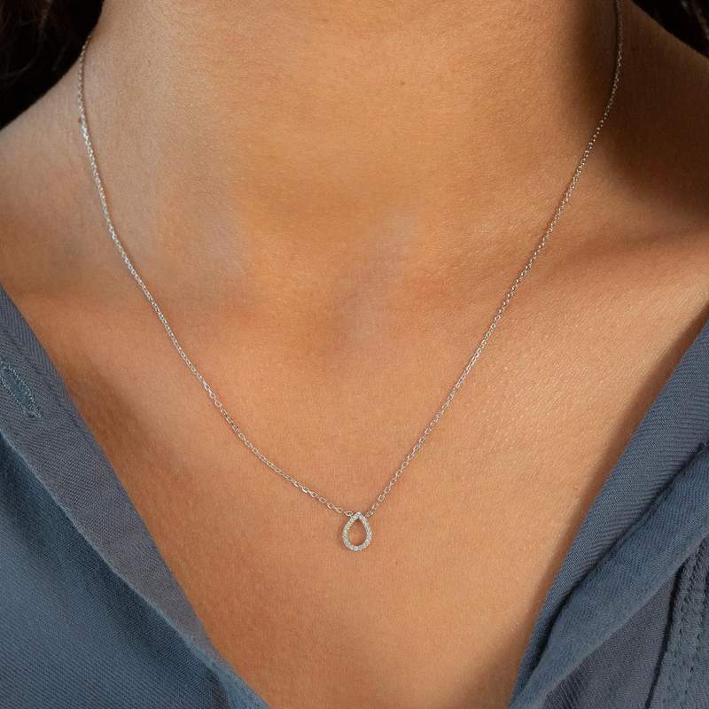 Collier or 750 blanc diamants 45cm - vue porté 1