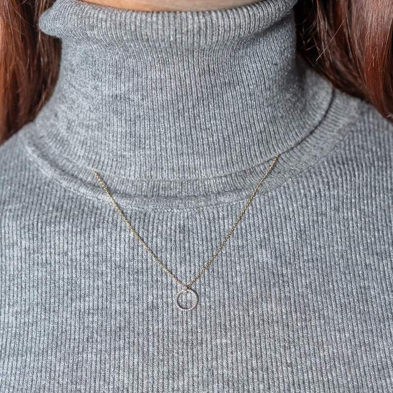 Collier or 750 jaune diamants 45cm - vue porté 1